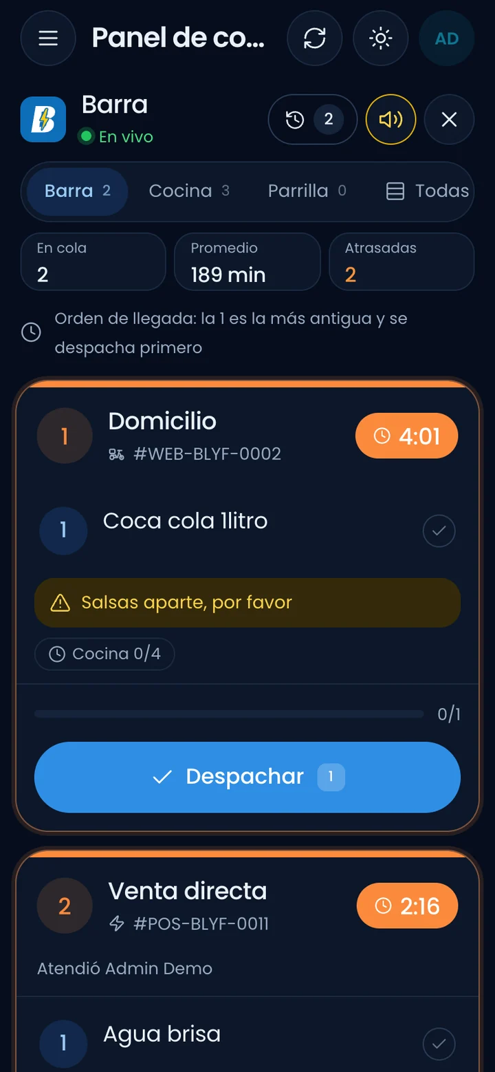 Panel de comandas en cocina con pedidos por estado para restaurantes